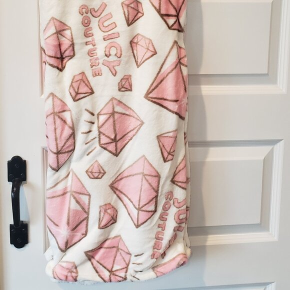 NWT: Juicy Couture Diamonds Plush Throw Size: 50x70 - Picture 5 of 5